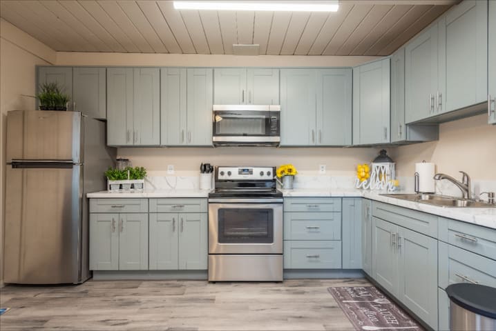 Beach Paradise #2 3 Blocks to Beach! WIFI Cable AC