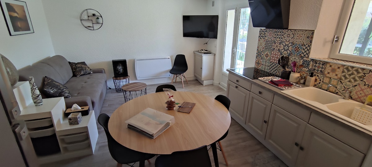 Erfolgreiche Airbnb-Immobilie: Southern charm, garden, pool, games and calm in Le Beausset