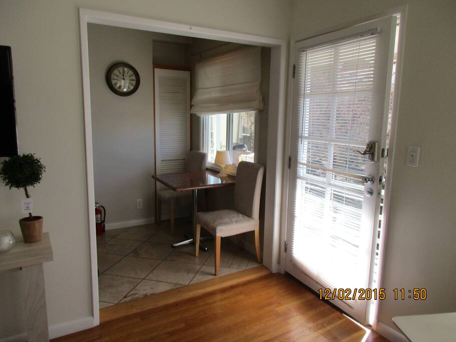Sweet little eat-in kitchen.