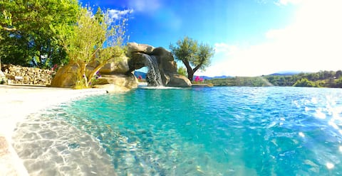 Stunning private mountain retreat. Views and Pool