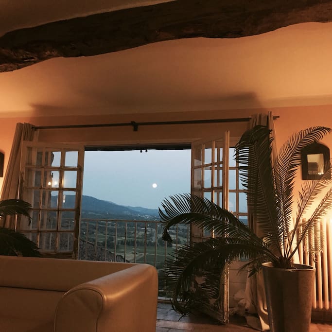 Livingroom upstairs with the view !