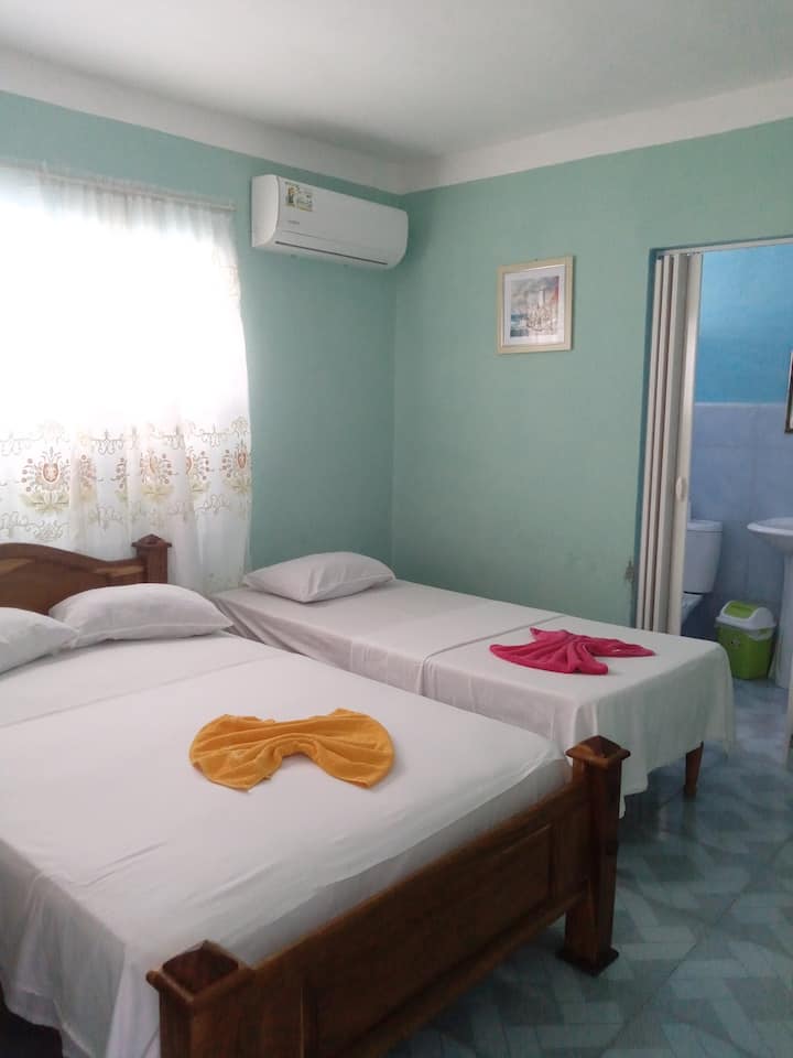 Este é o segundo quarto com casa de banho incluída