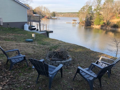 Hillside Haven on Lake Wateree- Entire House