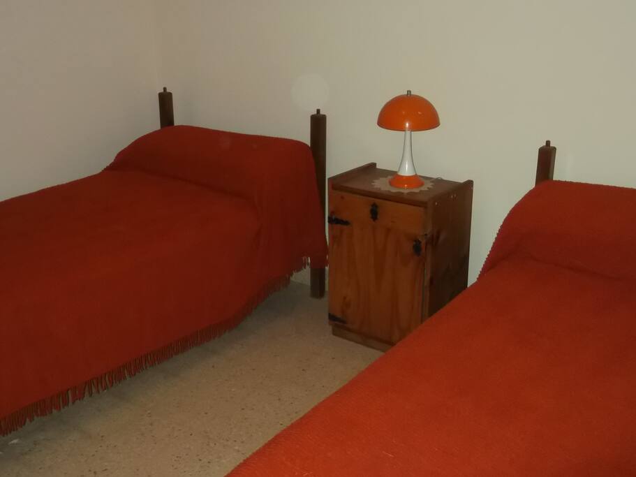 Habitación con 2 camas simples
