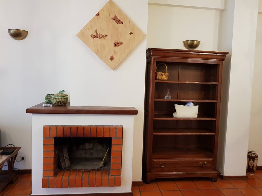 Sala de estar, com lareira