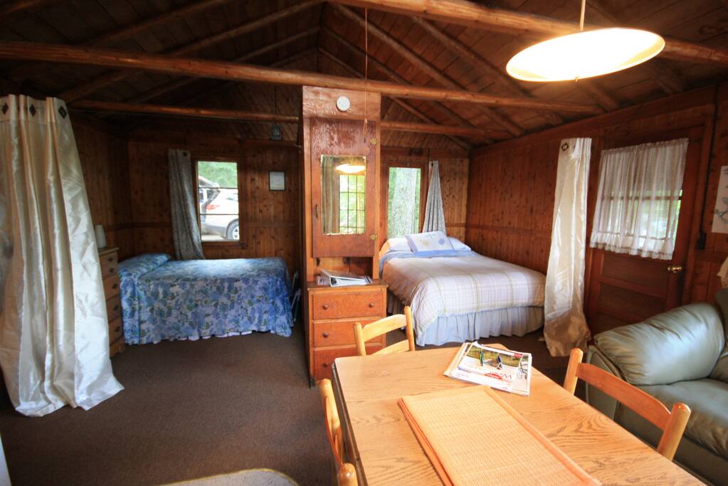1 queen bed & 1 full bed
