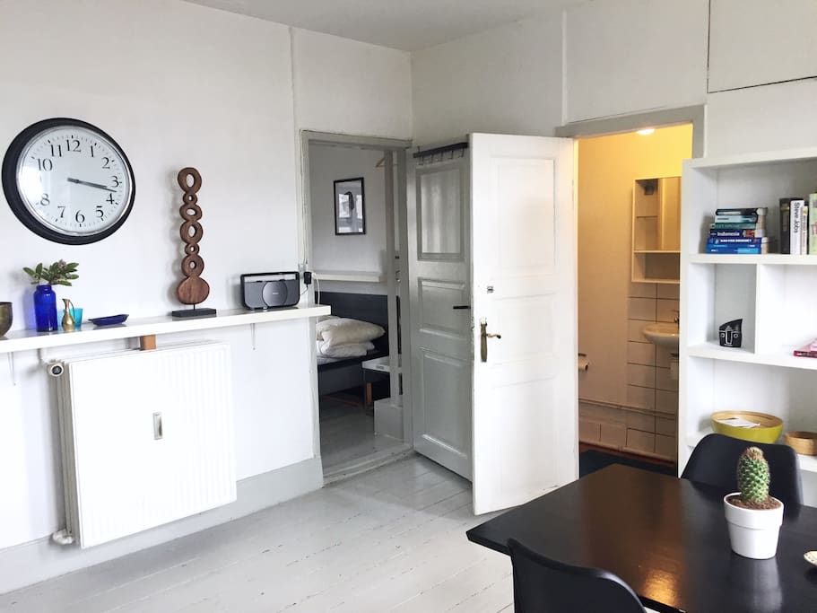 Livingroom, bathroom, bedroom