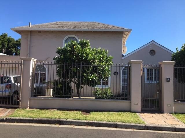 Modern 3 bedroomed family home gallery image 2