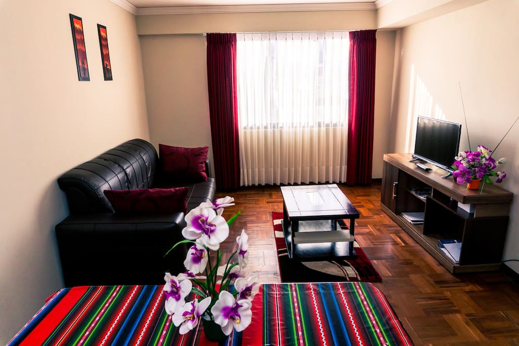 Living room: sofa, dining area and flat screen TV (Netflix, YouTube, etc)