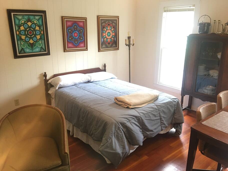 The bed has been upgraded from the one pictured to a queen-size bed.