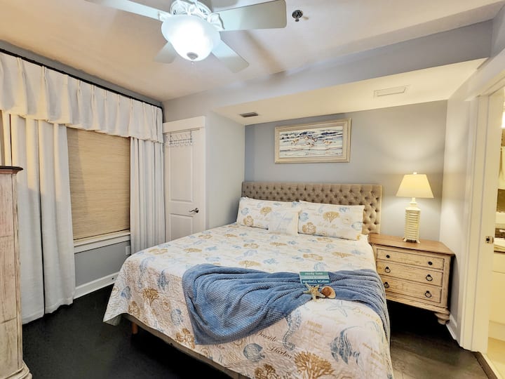 King size na kama na may bagong memory foam na kutson 