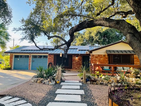 Casa-Zen-trally located 4 bedroom with a pool