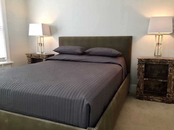 Bračni krevet (širok 150 - 179 cm) u spavaćoj sobi