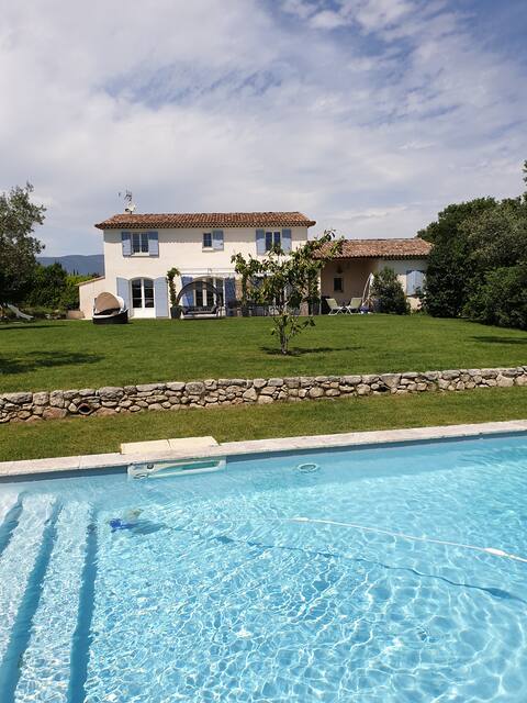 Detached villa in the heart of South Luberon