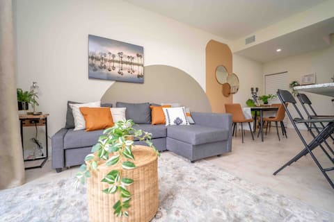 Popular Airbnb listing: Miami Cozy Home minutes Wynwood & Design District in Hadley Park