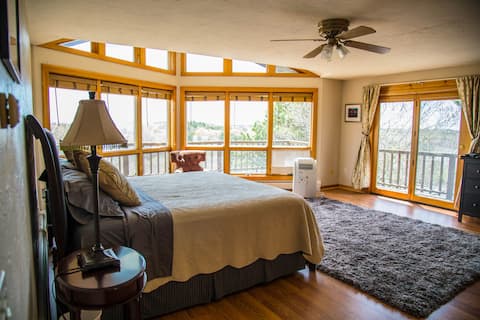 6 Bedroom, 3 baths, 2 levels, 3400 sq ft living