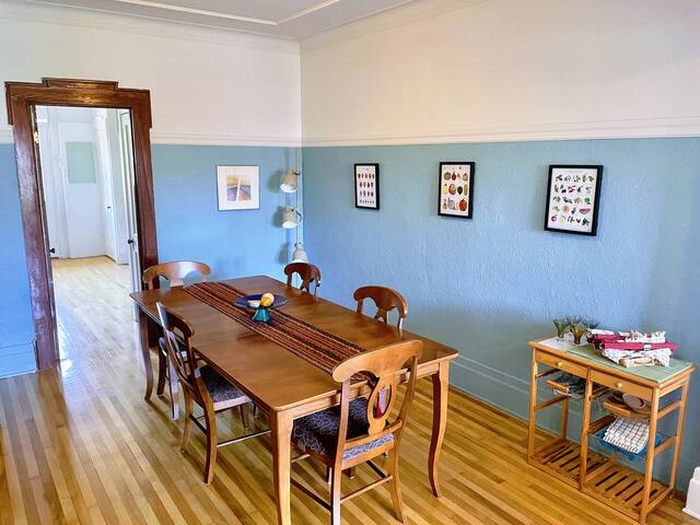 Spacious 3 BR Art Deco apt, ideal for families!