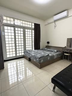 Kamilin+Miyakojiao%0AKing+beds+and+floor-to-ceiling+windows%0ABalcony+%2B+Washing+Machine