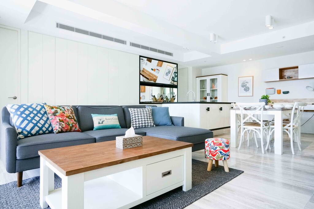 Large and Sunny Living Area