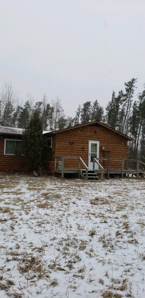 Cabin in the woods,on 80 acres, Quiet location