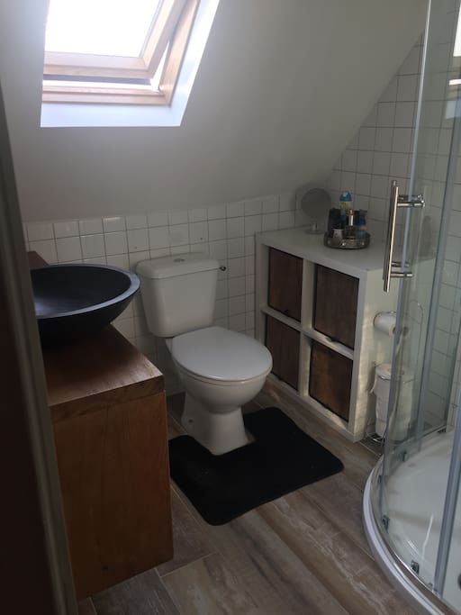 Badkamer met douche