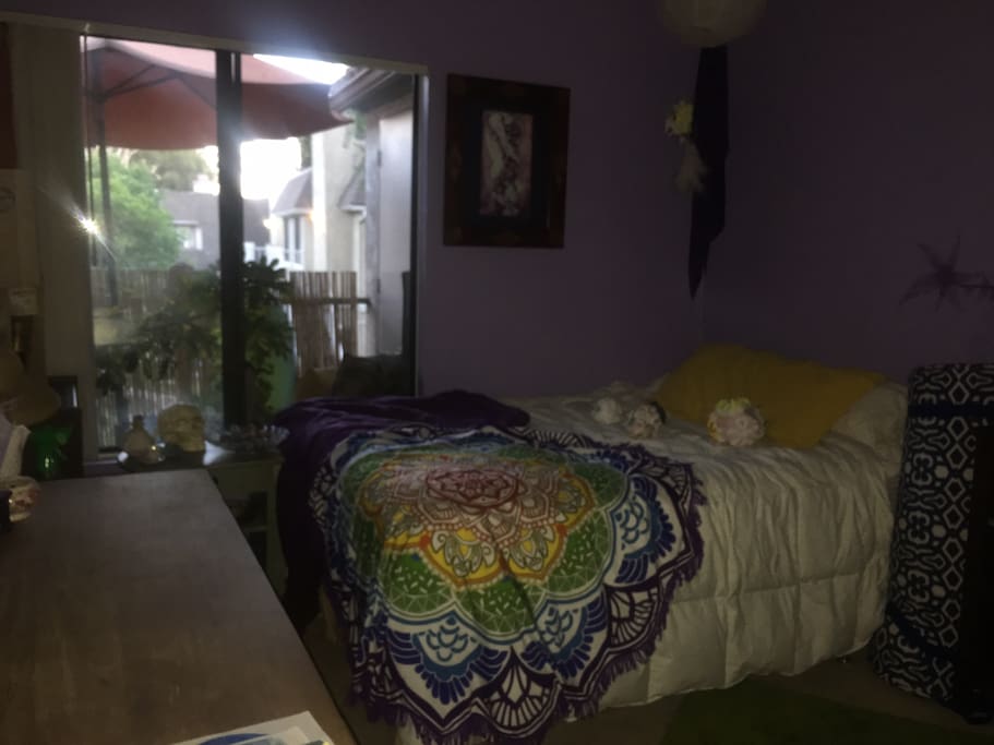 Private Artsy Room