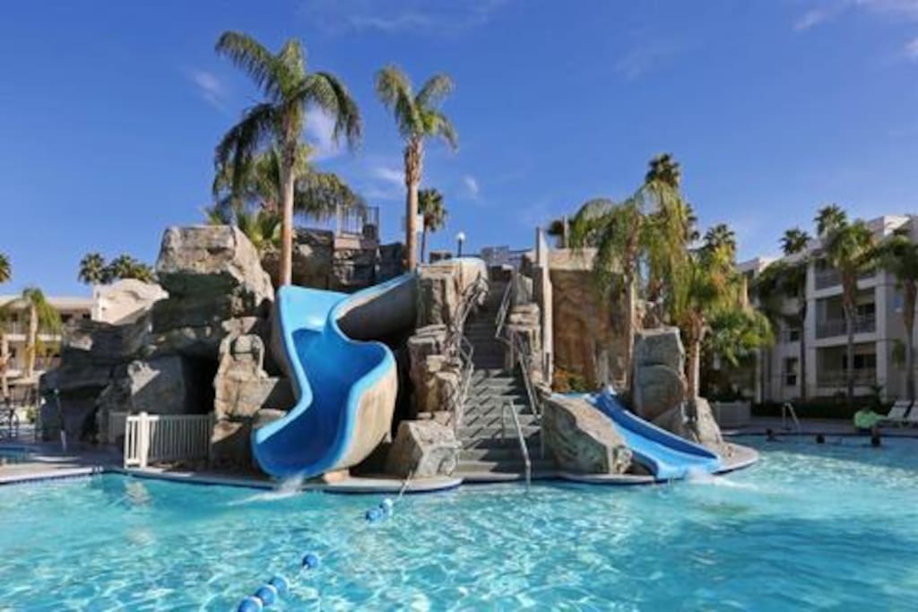 Large slide, and small slide in the shallow kiddie pool area