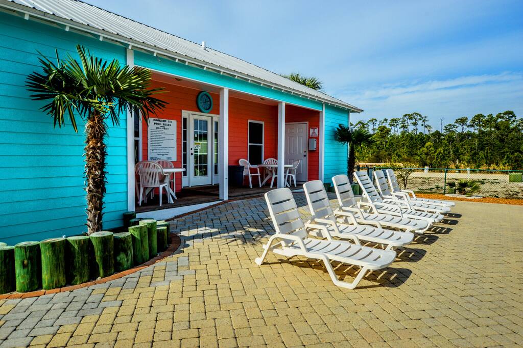 Chair,Furniture,Building,Cottage,Boardwalk
