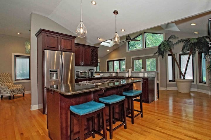 4-Level Westlake Retreat • Sleeps 12