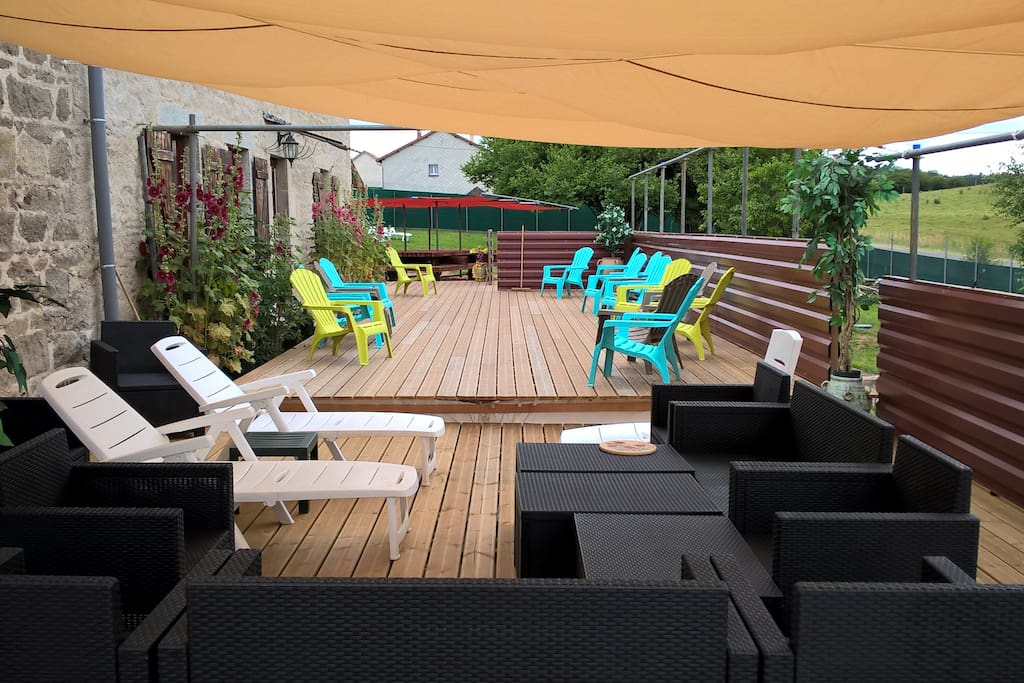 70m2 patio, with seating for 20 people.
