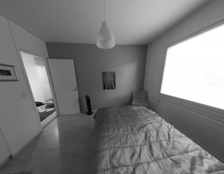 תמונה של חדר השינה 1 (באמצעות עדשת עין הדג; 2018)