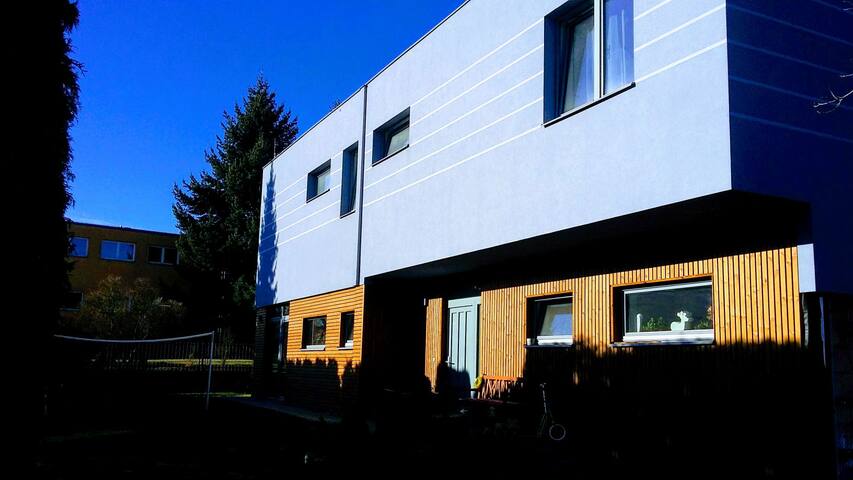 Modern charm 190m2 vila, near to Airport and City gallery image 5