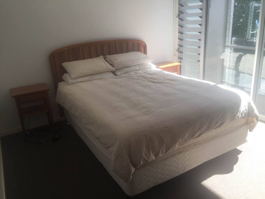 Queen size bed