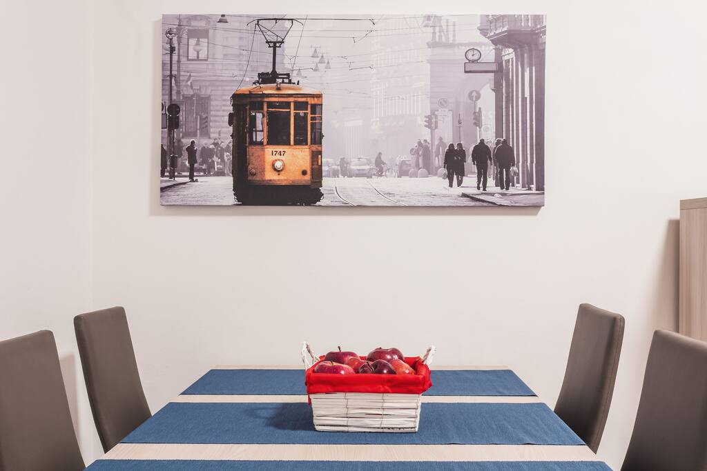 The Living room's details - The dining table x5