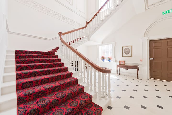 The Grafton Suite-Historic City Centre Apartment