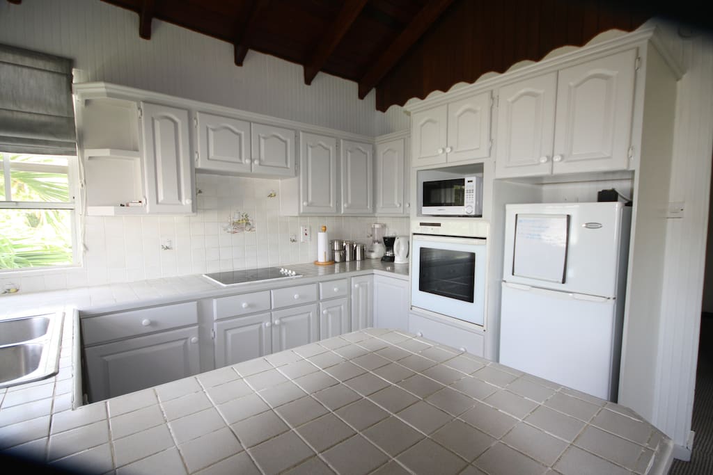 Fully fitted kitchen and breakfast bar