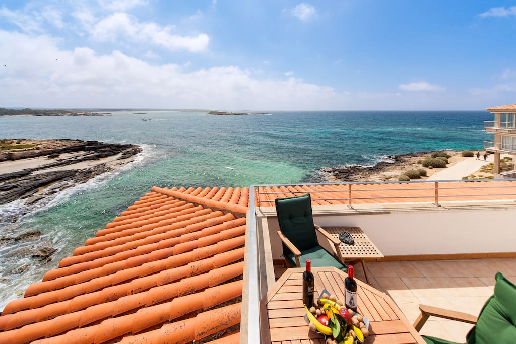 Blick von der Terrasse auf das Meer