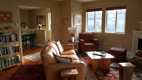 Top Airbnb: Castaway in James Bay, BC! in James Bay