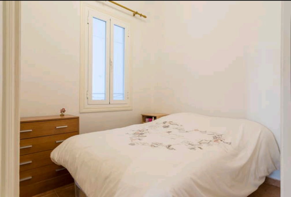 Indoors comfortable and lightly room double bed