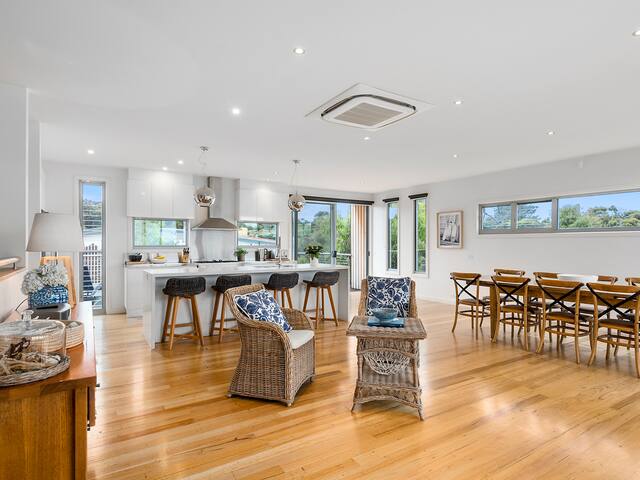 Aires Coastal Beach House Luxury | Ocean Views gallery image 4