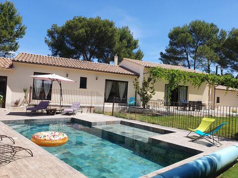 Family villa, air conditioned, with pool