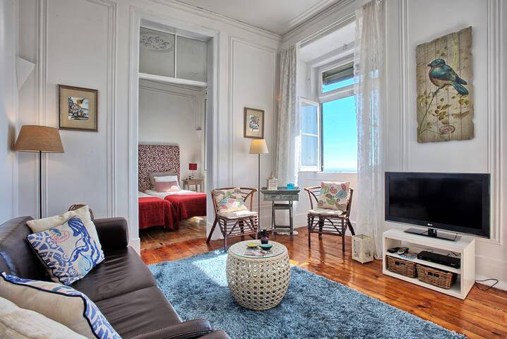 RM3-Lovely river view. historic area. FAST WIFI! gallery image 3