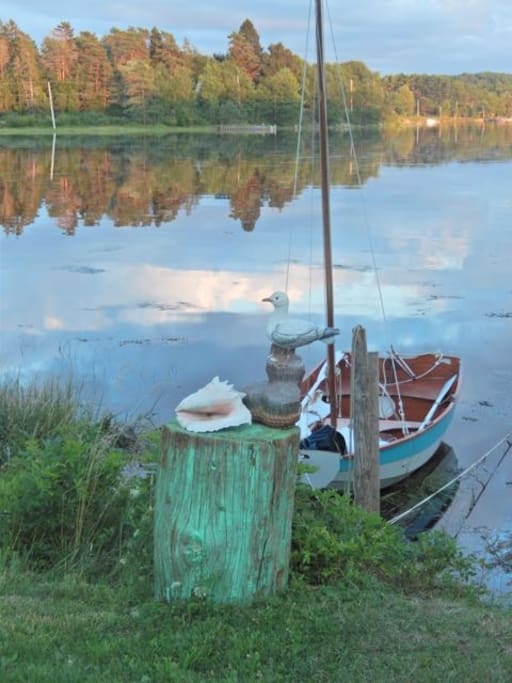 the little sailing/rowing dory