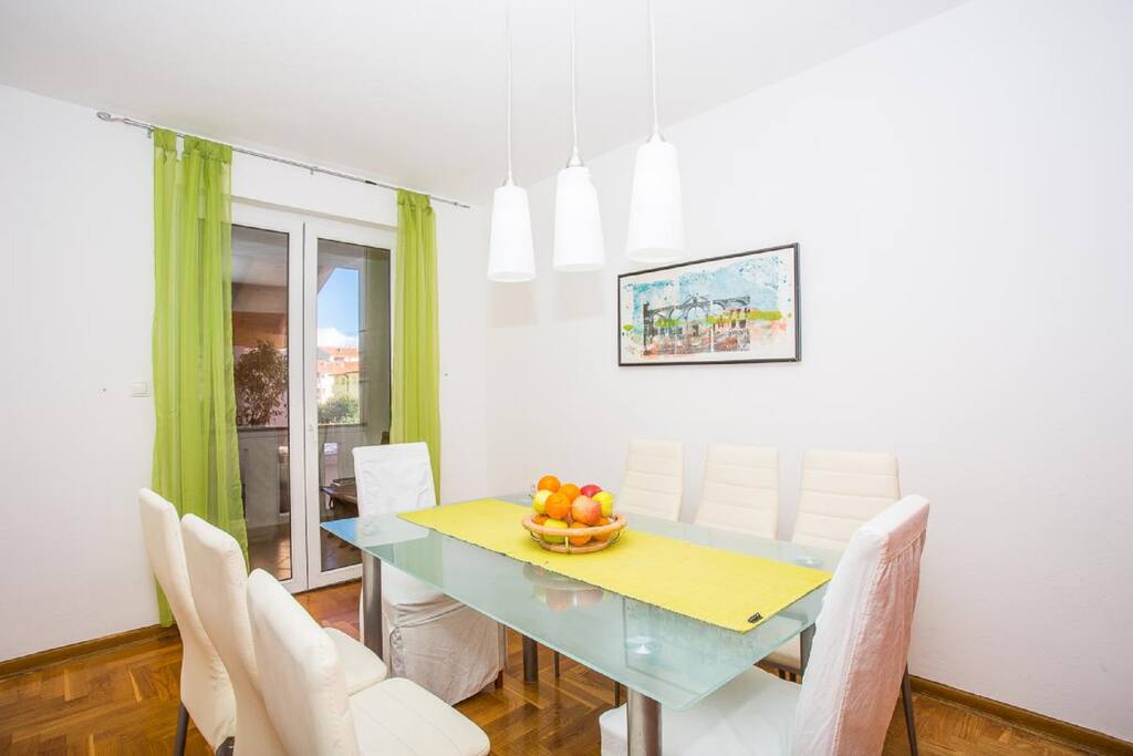 DINNING ROOM