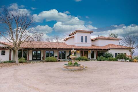 Amazing 15 Person Villa with Pool/Spa!