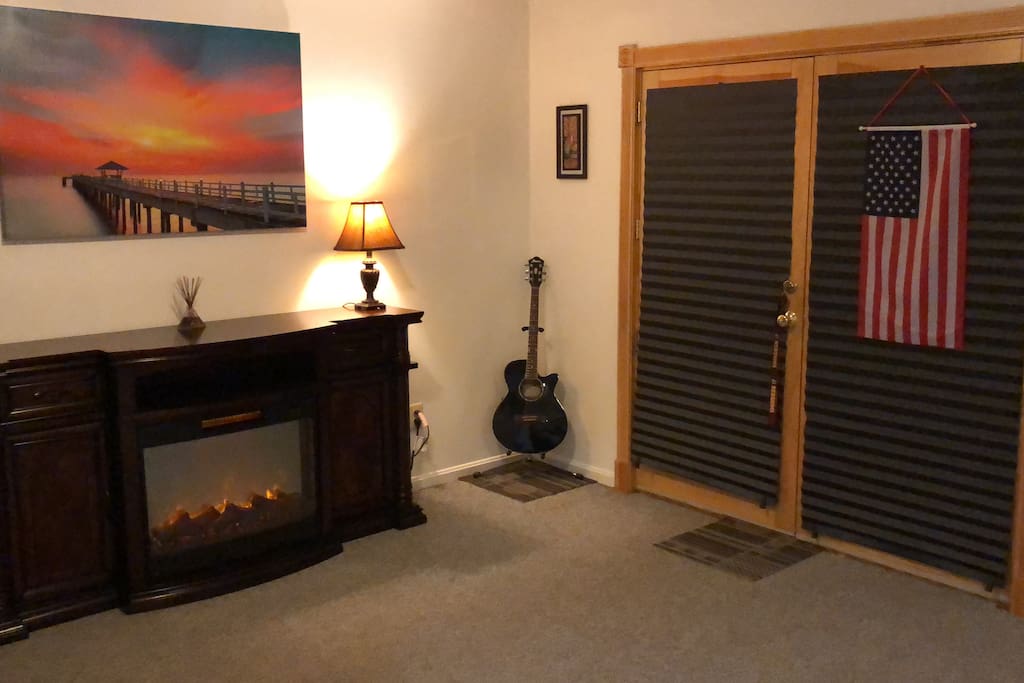 Lower Level Studio Apartment. Private entrance. Electric fire place and canvas art work are displayed. Total Privacy.