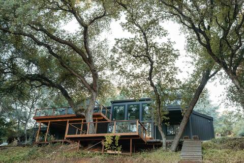 Stunning Home in the Trees, Hot tub, Home Gym