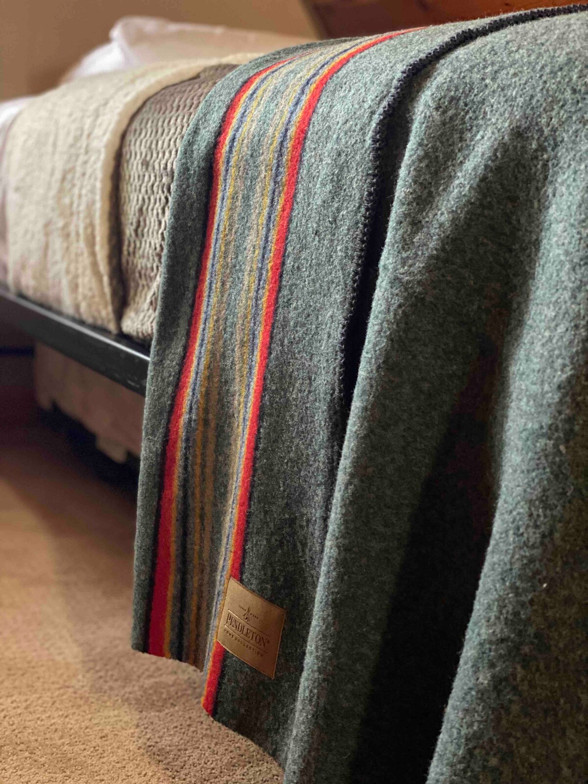 Réchauffez-vous avec une couverture en coton en laine. 