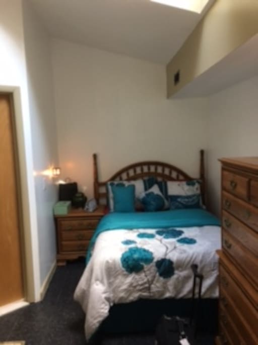 bedroom queen size with memory foam topper