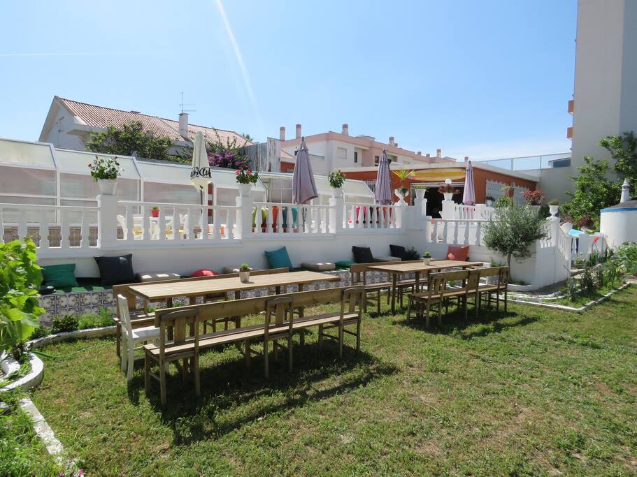 Eating Area Outside / Area para Comer exterior